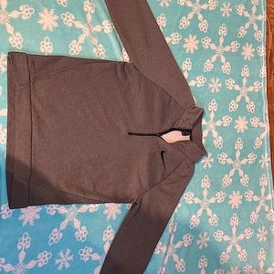 Nike gray half zip up brand new has no Stan’s only worn 3 times